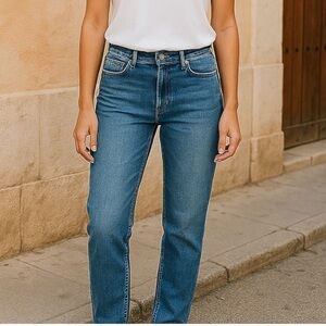 Levi's Women’s 10/30M Blue Slight Curve Skinny Tapered Low Rise Denim Jeans